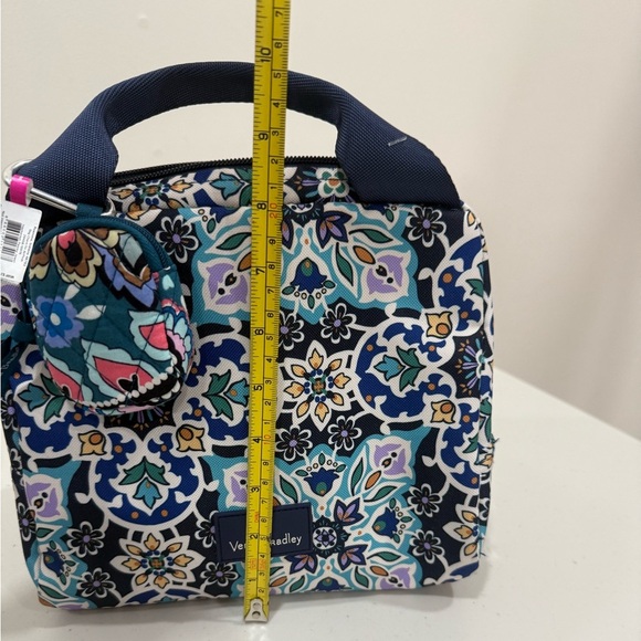 Vera Bradley Set Cooler Lunch Bag Lisbon Medallion Cool + Charm for AirPods - Picture 7 of 7